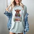 Cute Highland Cow With Book Floral Bookworm Librarian Book Women's Comfort Colors T-Shirt Denim