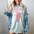 Read 'Em Western Cowgirl Retro Groovy Reading Books Women's Comfort Colors T-Shirt Denim