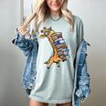 Teacher Shirt Giraffe Holding Books Bookworm Librarian Women's Comfort Colors T-Shirt Denim