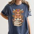 Cute Baby Highland Cow Reading Book Librarian Bookworm Women's Comfort Colors T-Shirt Moss