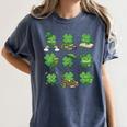 Cute Shamrock Reading St Patricks Day Teacher Book Lovers Women's Comfort Colors T-Shirt Moss