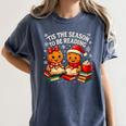 ’Tis The Season To Be Reading Book Lover Women's Comfort Colors T-Shirt Moss