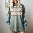Book Nerd Retro Pixel Reading Librarian Aesthetic Women's Comfort Colors T-Shirt Berry