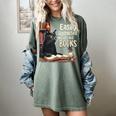Cats And Books Book & Cat Lover Easily Distracted By Women's Comfort Colors T-Shirt Berry Cats And Books Book & Cat Lover Easily Distracted By Women's Comfort Colors T-Shirt Berry