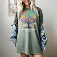 Color Our World Summer Reading Program 2025 Trippy Book Tree Women's Comfort Colors T-Shirt Berry