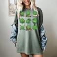 Cute Shamrock Reading St Patricks Day Teacher Book Lovers Women's Comfort Colors T-Shirt Berry