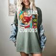 Stay Curious Monkey Reading Book Lover Bookworm Women's Comfort Colors T-Shirt Berry