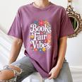 Book Fair Vibes Groovy 70s Retro School Librarian Women's Comfort Colors T-Shirt Blue Jean