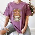 Cute Baby Highland Cow Reading Book Librarian Bookworm Women's Comfort Colors T-Shirt Blue Jean