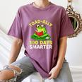Toad-Ally 100 Days Smarter Frog Reading Book 100 School Day Women's Comfort Colors T-Shirt Blue Jean