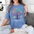 Color Our World Summer Reading Program 2025 Trippy Book Tree Women's Comfort Colors T-Shirt Chalky Mint
