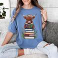 Cute Highland Cow With Book Floral Bookworm Librarian Book Women's Comfort Colors T-Shirt Chalky Mint