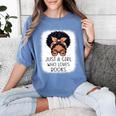 Just a Girl Who Loves Books Messy Bun Black Women Reading Women's Comfort Colors T-Shirt Chalky Mint