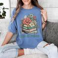 Leer ES Poder Cute Floral Spanish Teacher Book Reading Women's Comfort Colors T-Shirt Chalky Mint