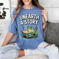 Unearth a Story Frog Reading a Book Summer 2026 Women's Comfort Colors T-Shirt Chalky Mint