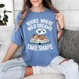 Women's Wild Dreams Reading Giraffe Book Reader Zoo Animals Kids Women's Comfort Colors T-Shirt Chalky Mint