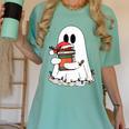 Cute Ghost Holding Books Bookish Christmas Women's Comfort Colors T-Shirt Violet