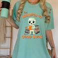 Cute Halloween Teacher Librarian Mummy Reading Books Women's Comfort Colors T-Shirt Violet