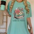Leer ES Poder Cute Floral Spanish Teacher Book Reading Women's Comfort Colors T-Shirt Violet