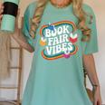 Library Book Fair Vibe Groovy Retro School Reading Nostalgic Women's Comfort Colors T-Shirt Violet