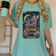 The Reader Tarot Card Book Dragon Romantasy Fantasy Bookish Women's Comfort Colors T-Shirt Violet
