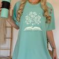 Shamrock Books St Patricks Day Bookworm Librarian Women's Comfort Colors T-Shirt Violet