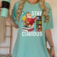Stay Curious Monkey Reading Book Lover Bookworm Women's Comfort Colors T-Shirt Violet