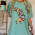 Teacher Shirt Giraffe Holding Books Bookworm Librarian Women's Comfort Colors T-Shirt Violet