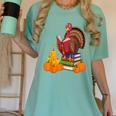 Turkey Reading Books Fall Thanksgiving Teacher Book Women's Comfort Colors T-Shirt Violet