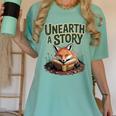 Unearth A Story Fox Reads a Book Women's Comfort Colors T-Shirt Violet