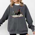 Cute Cat Flower Garden Book Kitty Reading Floral Men Women Girls Kids Comfort Colors Sweatshirt Pepper