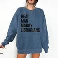 Real Men Marry Librarians – Book Lover Husband Comfort Colors Sweatshirt Blue Jean