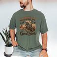 Bookish Retro Western Cowgirl Texas Book Lover Novel Reader Men's Comfort Colors T-Shirt Moss