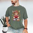 Cute Baby Highland Cow With Reading Book Bookworm Men's Comfort Colors T-Shirt Moss