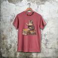 Reading Cat Book Lover Men's Comfort Colors T-Shirt Crimson