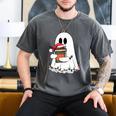 Cute Ghost Holding Books Bookish Christmas Men's Comfort Colors T-Shirt Pepper