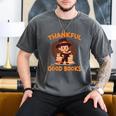 Cute Thanksgiving Teacher Librarian Thankful Reading Books Men's Comfort Colors T-Shirt Pepper