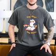 Cute Xmas Book Lover Penguin Reading Cosy Days Cosy Reads Men's Comfort Colors T-Shirt Pepper