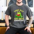 Toad-Ally 100 Days Smarter Frog Reading Book 100 School Day Men's Comfort Colors T-Shirt Pepper