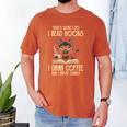 i Read Books And i Know Things Cat Reading Cat Coffee Books Men's Comfort Colors T-Shirt Yam