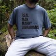 Real Men Marry Librarians – Book Lover Husband Men's Comfort Colors T-Shirt Denim