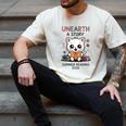 Unearth a Story Cute Kitten Summer Reading 2026 Cat Book Men's Comfort Colors T-Shirt Ivory