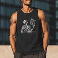 Hilarious Skeleton Holding a Book And Laughing Gothic Men Tank Top Hilarious Skeleton Holding a Book And Laughing Gothic Men Tank Top