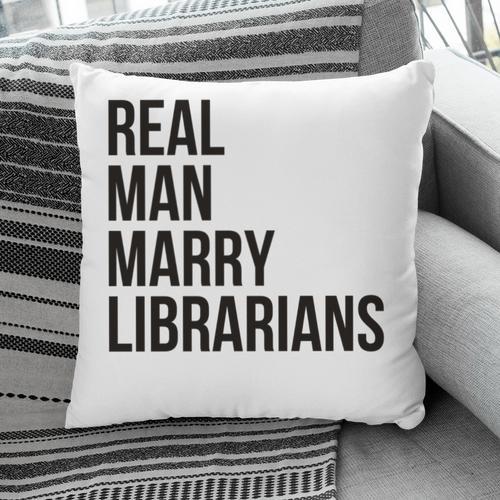 Real Men Marry Librarians – Book Lover Husband Pillowcase - Bookorys DE