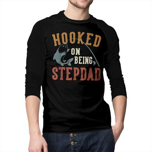 Hooked On Being Stepdad Father's Day Fishing Stepdad Men Baseball Raglan Shirt - Father's Day Fun