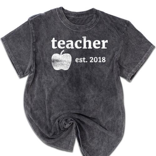 Teacher Est 2018 Vintage Graduation Mineral Wash Tshirts - Best Gift Smart