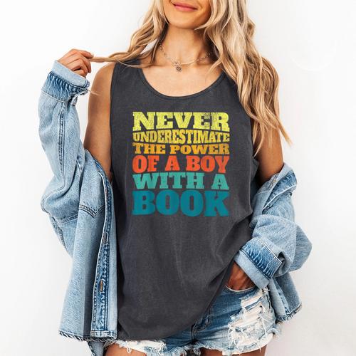 Retro Never Underestimate The Power Of a Boy With a Book Comfort Colors Tank Top - Bookorys DE