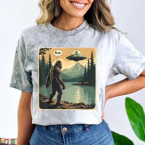 Bigfoot Sasquatch Alien Spaceship UFO Introvert Bruh Comfort Color Blast T-Shirt - Raresse