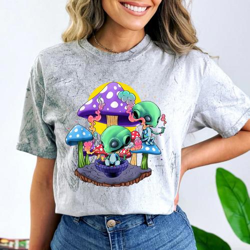 Psychedelic Alien Mushroom Nostalgia Groovy Vibe Hippie Comfort Color Blast T-Shirt - Figerry