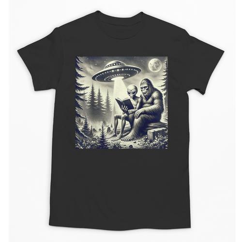 Bigfoot With Alien Reading A Book Bigfoot And UFO Unisex T-Shirt - Bookorys
